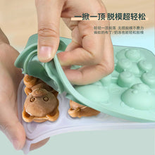 Load image into Gallery viewer, 6 Grid Cute Teddy Bear Ice Cube Making Mold Splash-proof and Easy To Fall Off Cute Bear Ice Cube Tray